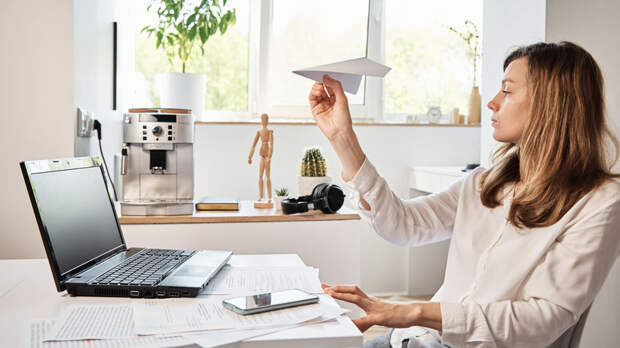 Unlocking Productivity at Home: The Bright and Dark Sides of Remote Work